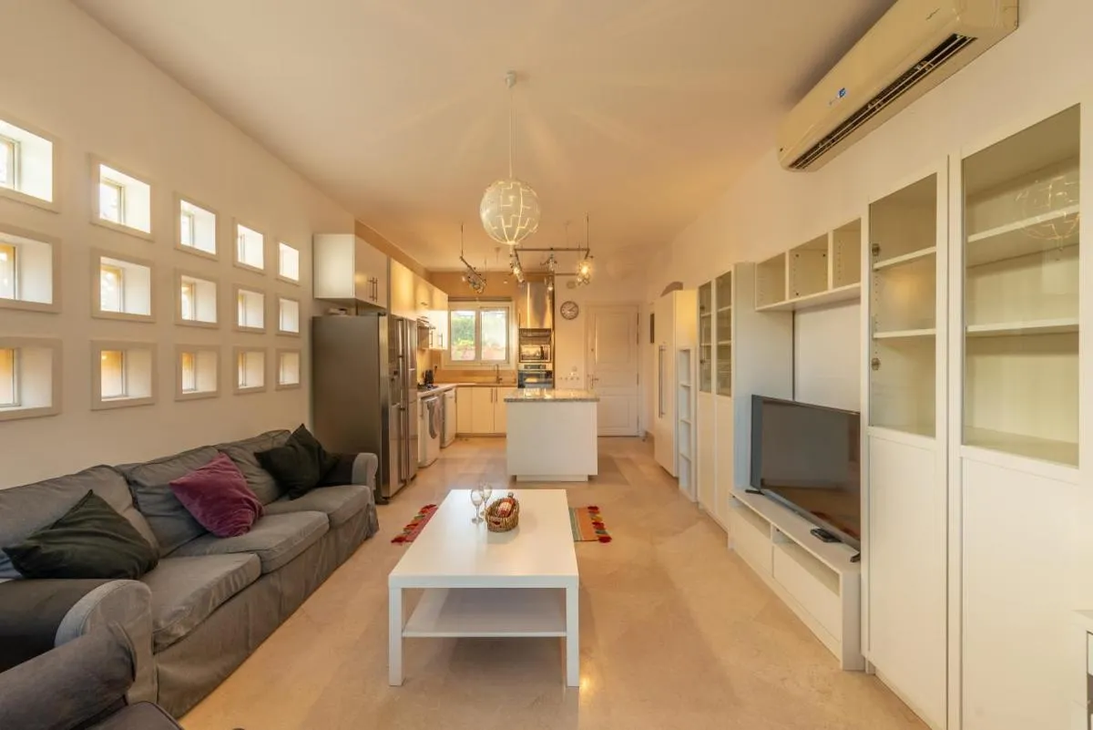 Image 4 of Beautiful Cosy 3 bedroom townhouse in South Marina