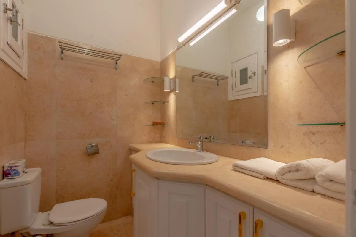Image 2 of Beautiful Cosy 3 bedroom townhouse in South Marina