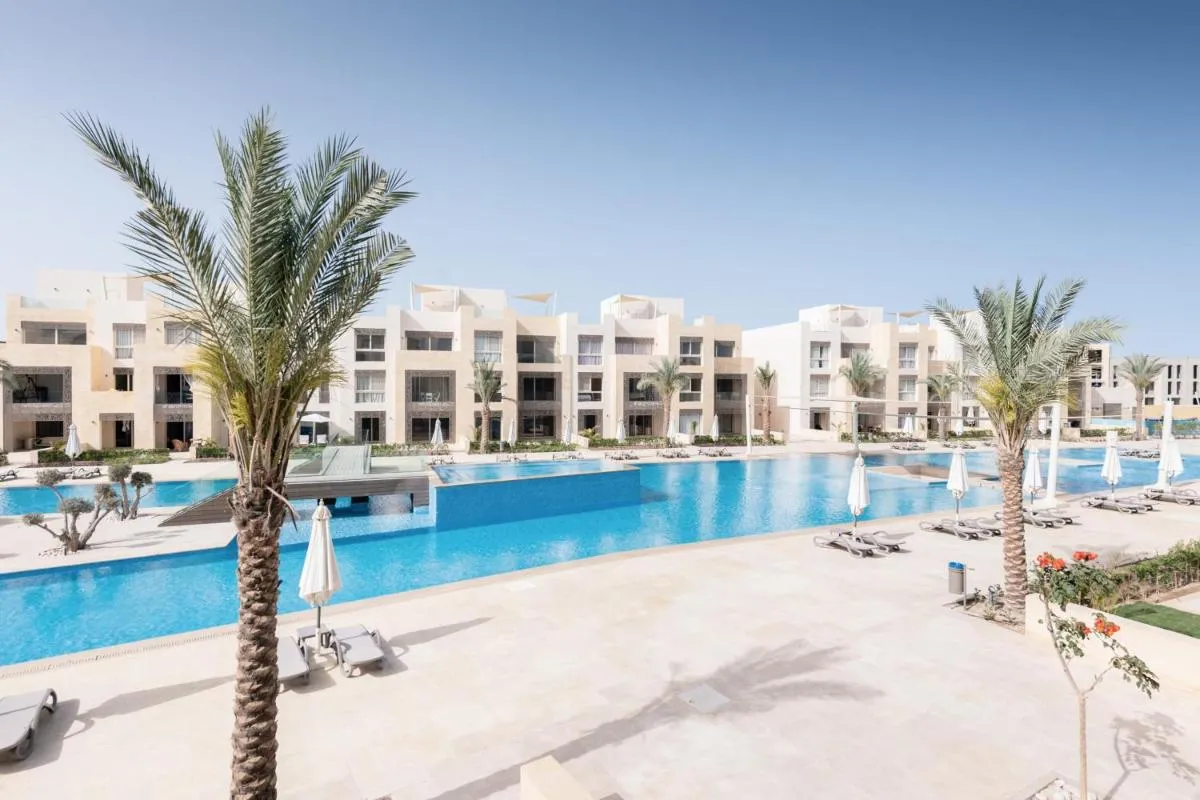 Image 3 of Epic & Exquisite 2 BR w Beach & Pool Mangroovy