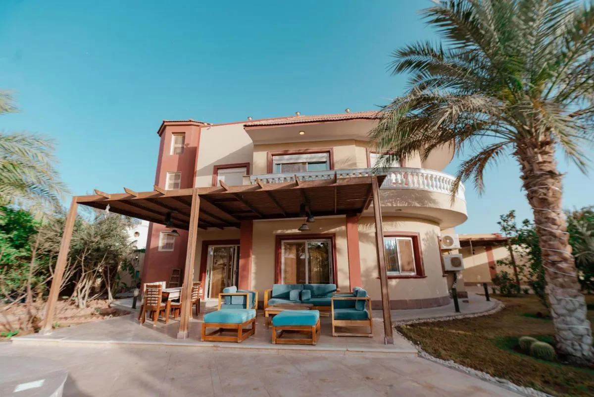 Image 6 of Luxury private villa with pool