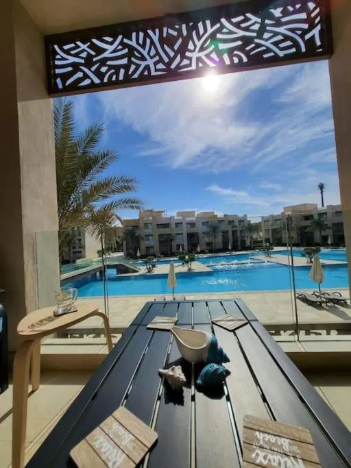 Image 3 of Mangroovy Ritzy, Cerulean appartement by the pool