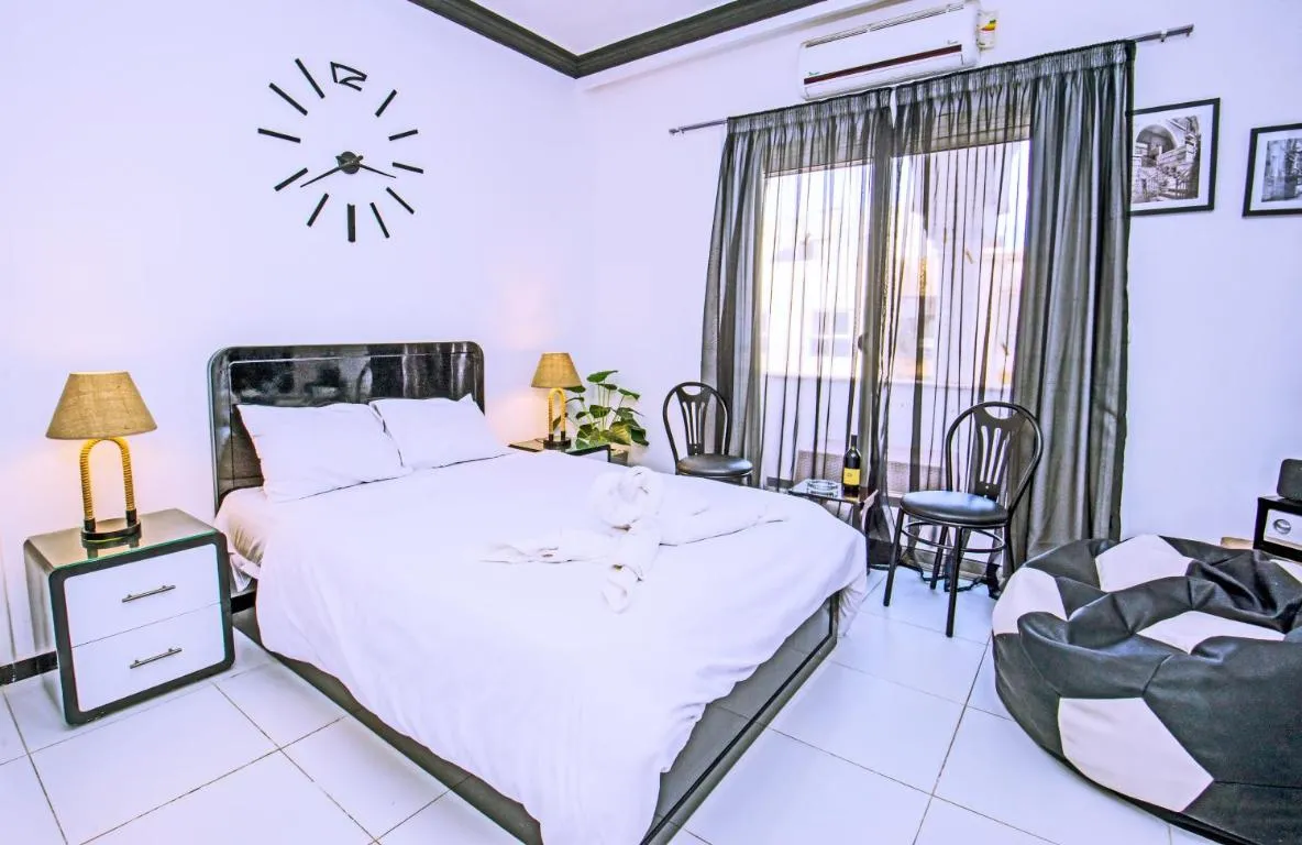 Image of Rare New Marina Hotspot With Fast Free WIFI, Balcony & Pool – Western Standards – Sheraton Plaza 414