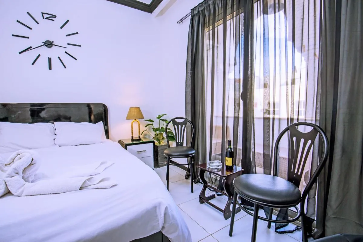 Image 1 of Rare New Marina Hotspot With Fast Free WIFI, Balcony & Pool – Western Standards – Sheraton Plaza 414