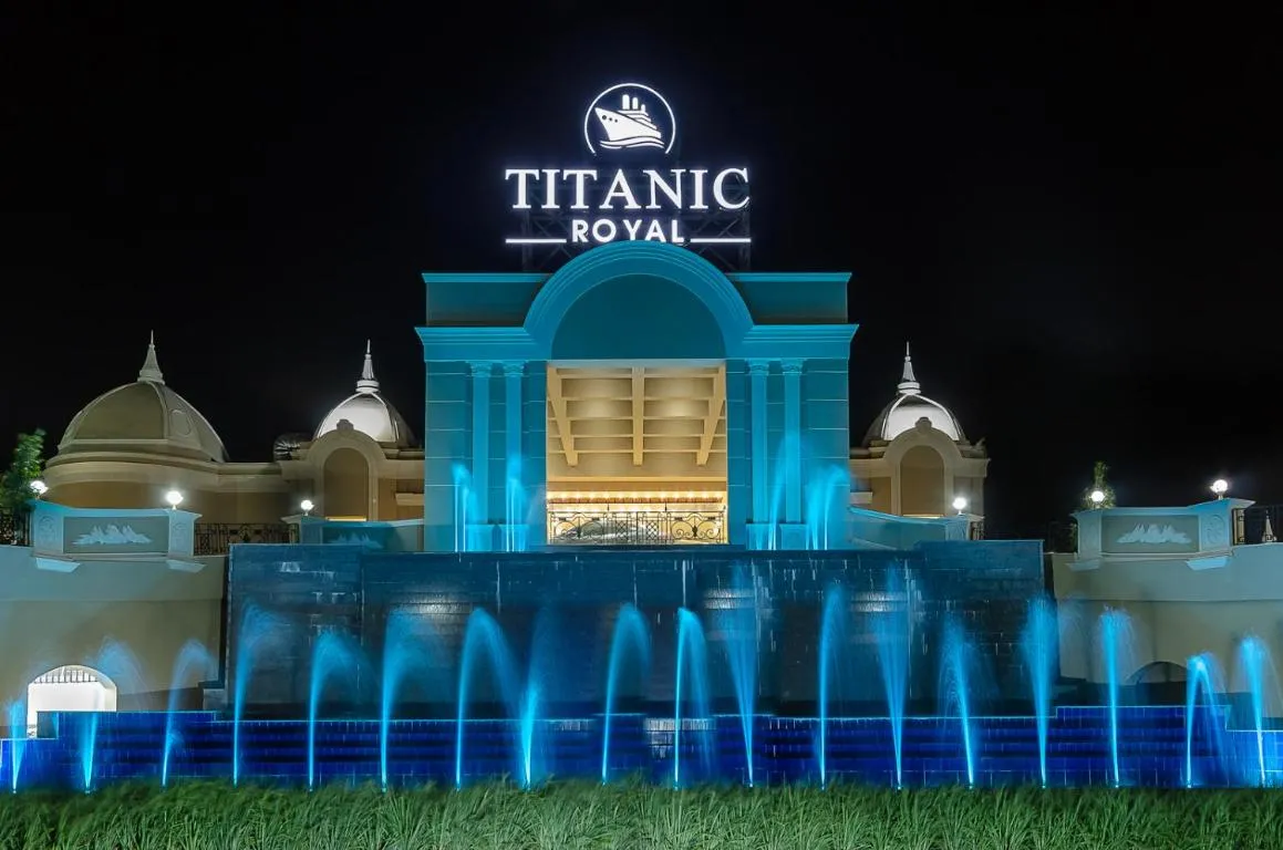 Image of Titanic Royal-Families and Couples only