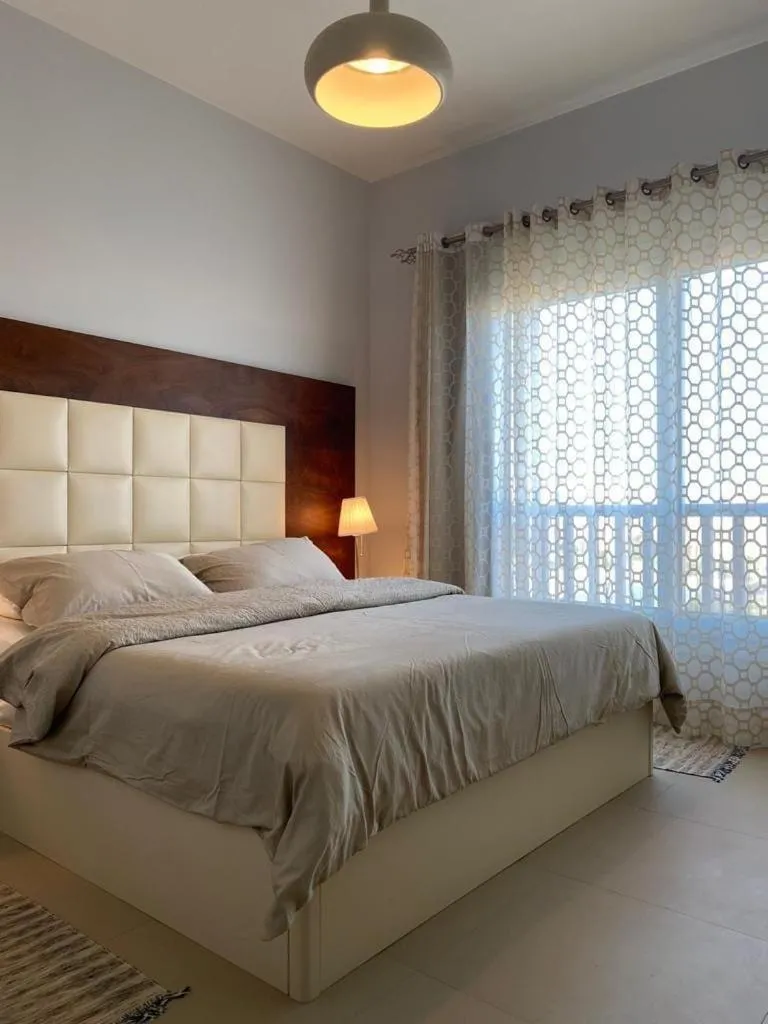 Image 3 of 2 Bedrooms Apartment with Pool & Lake Views