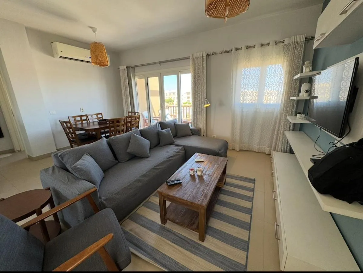 Image 2 of 2 Bedrooms Apartment with Pool & Lake Views
