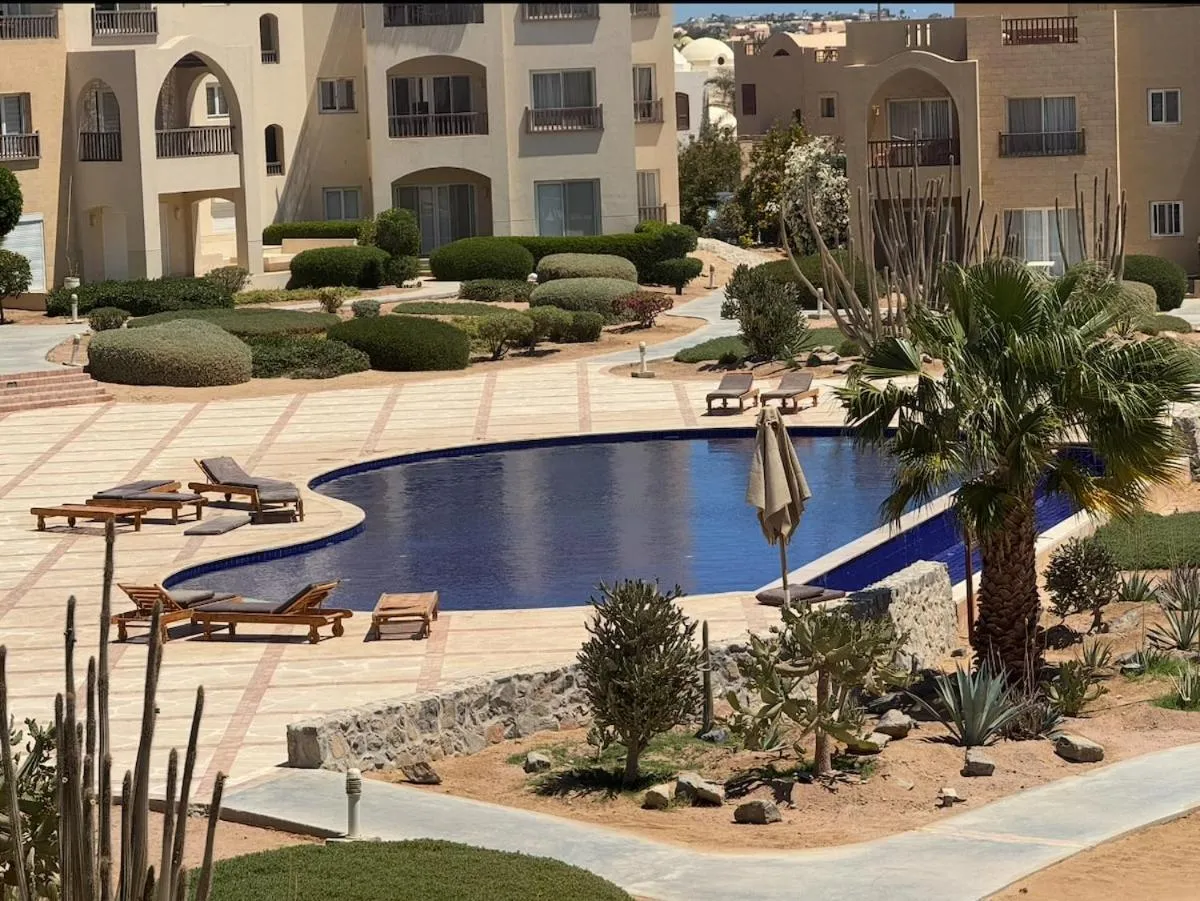 Image 5 of 2 Bedrooms Apartment with Pool & Lake Views