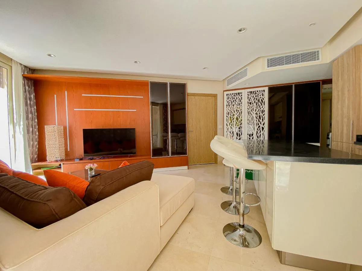 Image 4 of Apartment with large terrace & nice pool area