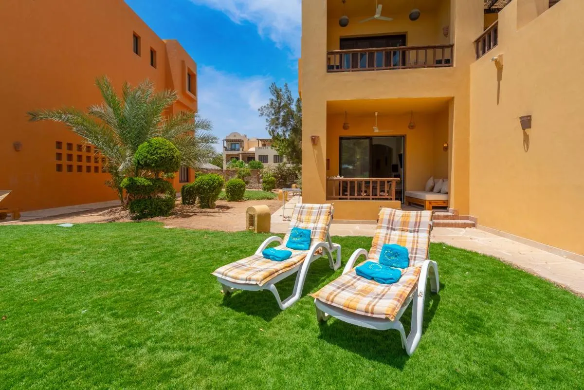 Image 6 of Charming Apartment with Pool in prime location