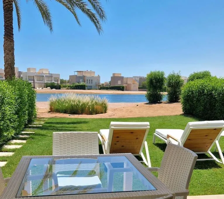 Image of Cheerful space with a huge garden and pool