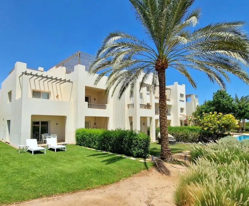 Image 6 of Cheerful space with a huge garden and pool