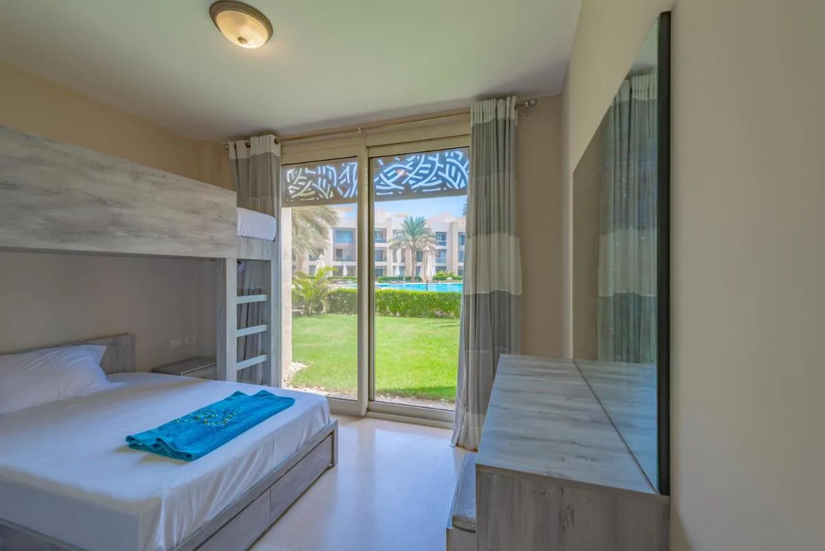 Image 5 of Elegant apartment with pool and beach access