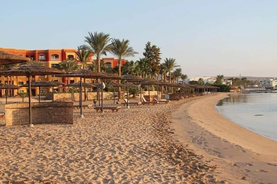Image 2 of Esplanada Beach Apartment