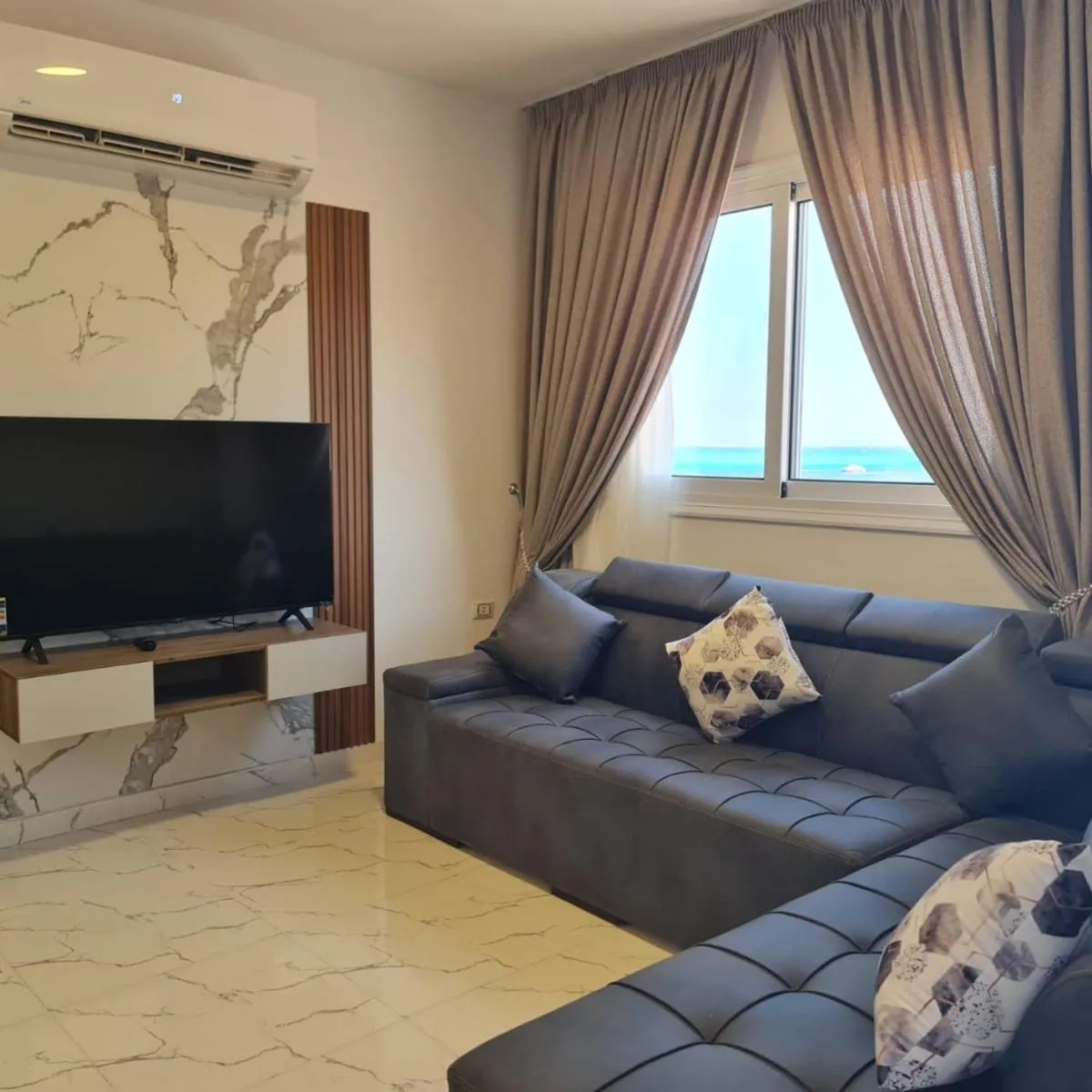 Image 3 of La Prestigia