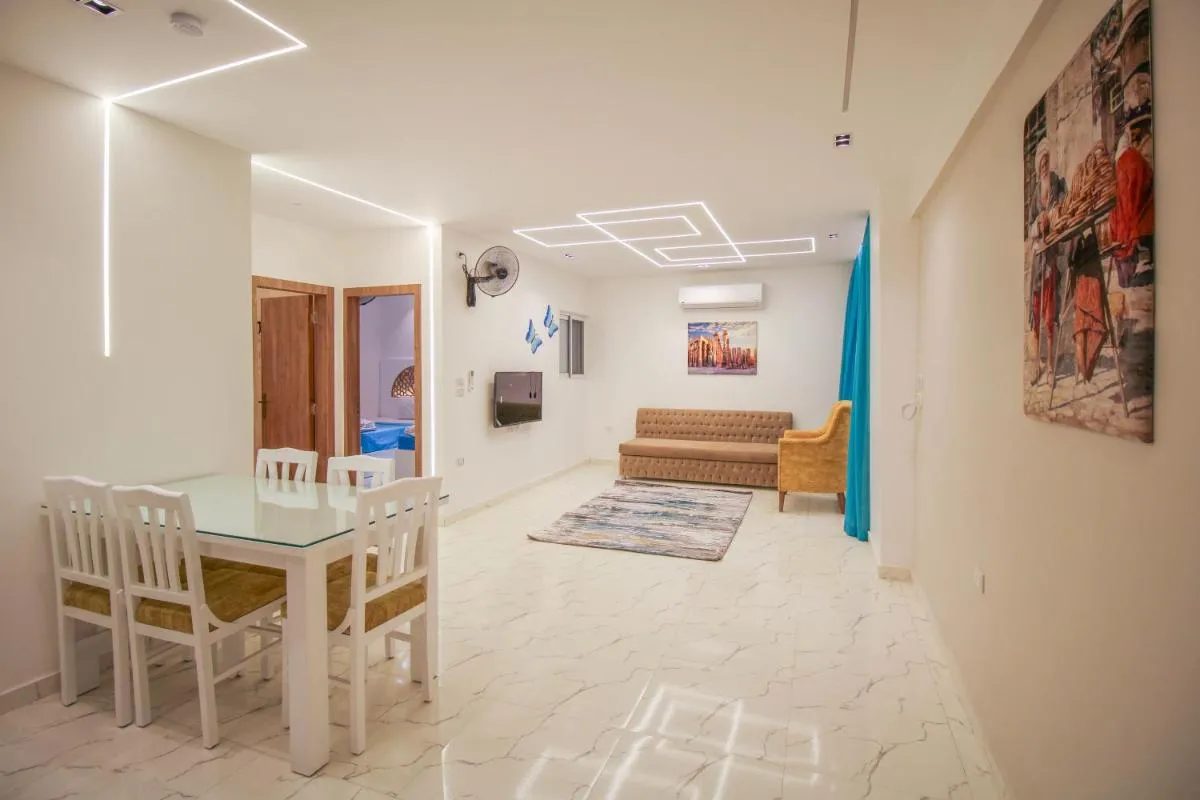 Image 1 of La Prestigia