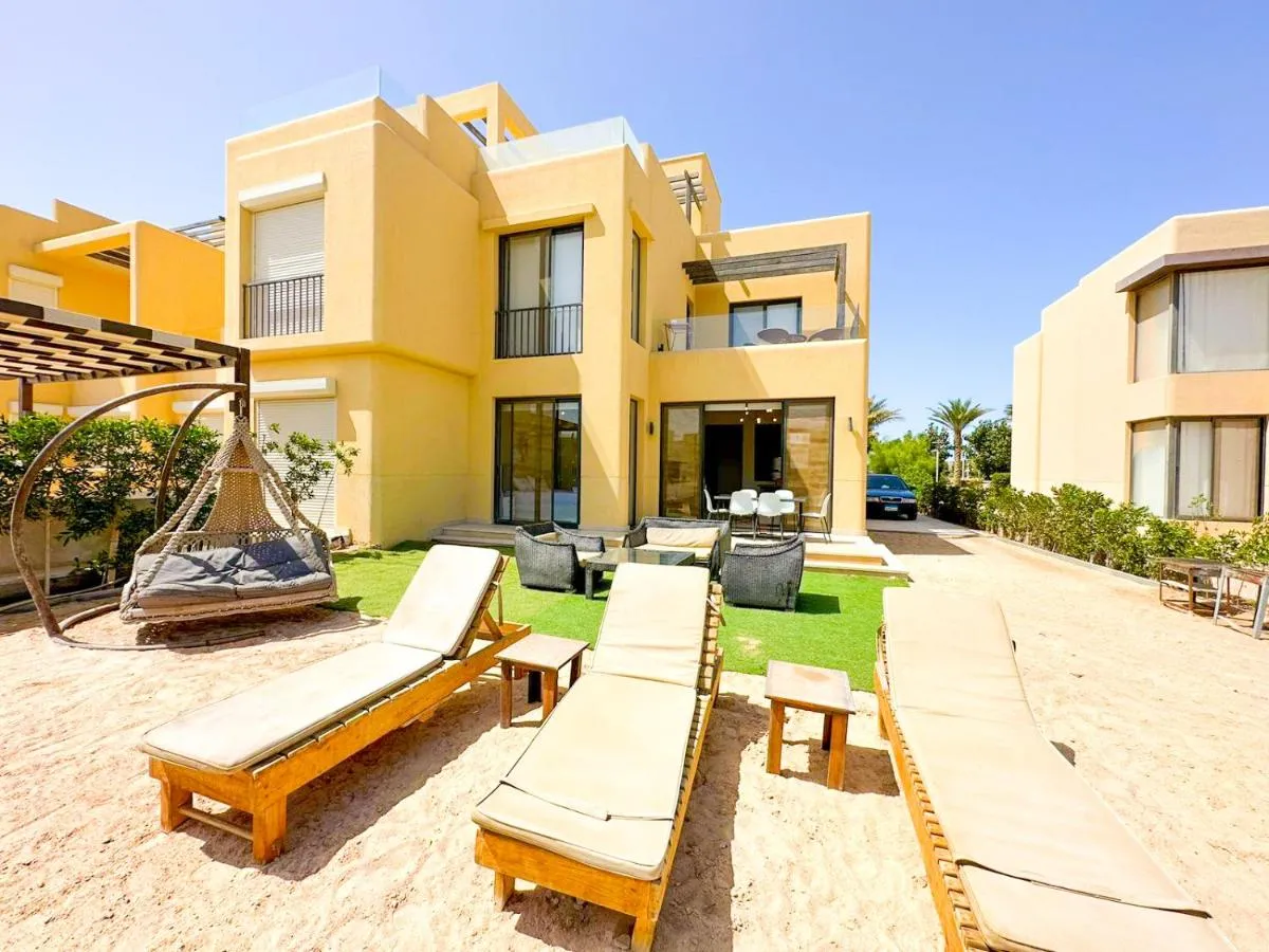 Image 5 of Luxury 3 bedrooms town house