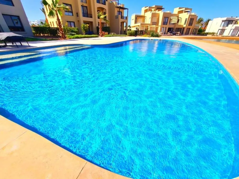 Image 2 of Luxury 3 bedrooms town house