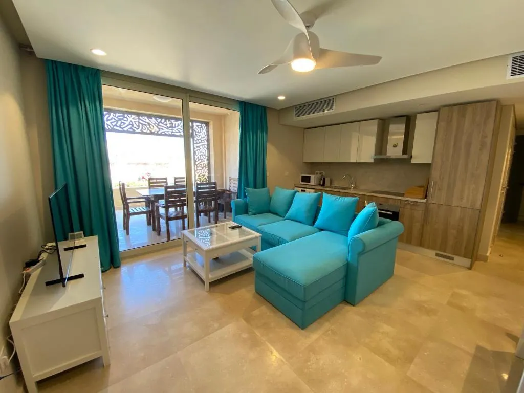 Image of Modern apartment with great Pool & Beach access