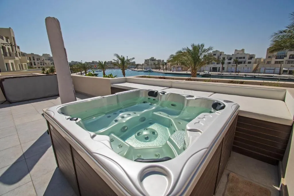 Image of Ollystays Fanadir Marina 1BR Heated Jacuzzi