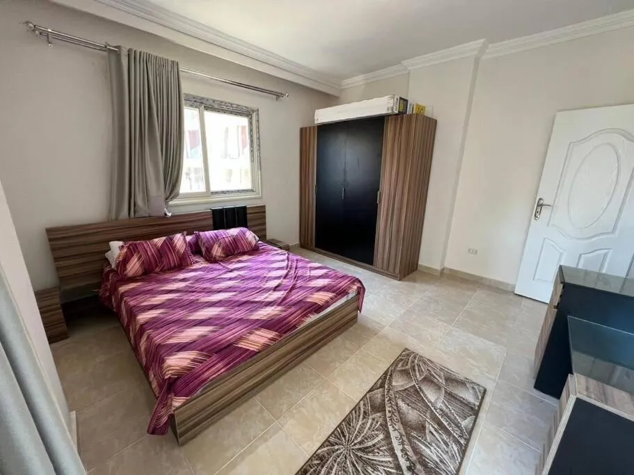 Image of Sunny 3-Bedroom Apartment – Families Only