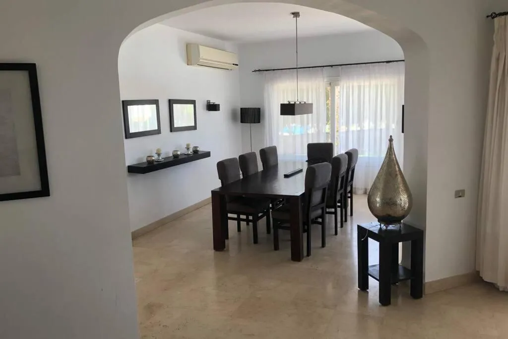 Image 4 of Villa with 5 bedrooms & 4 bathrooms – private heated pool