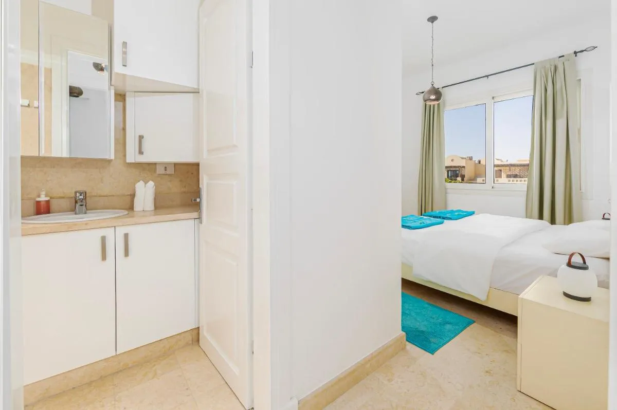 Image 6 of Wonderful apartment with prime location & pool