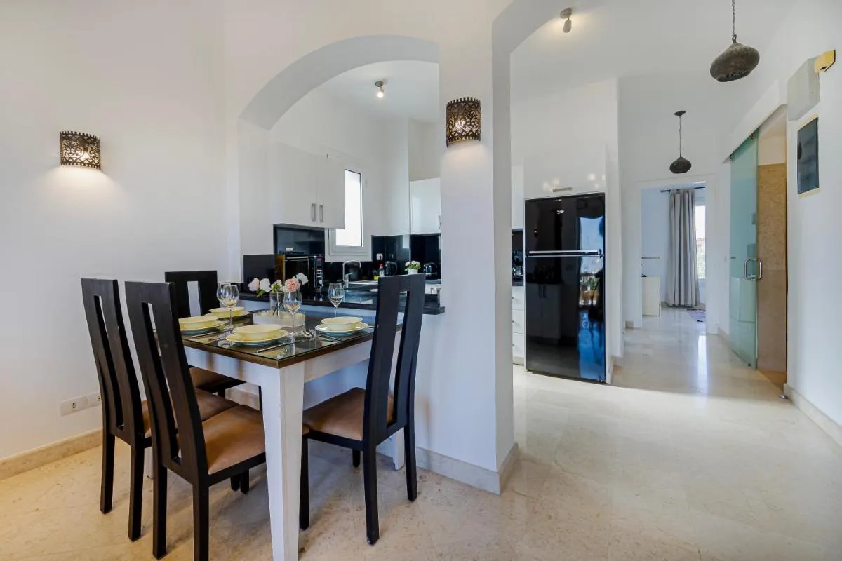 Image 2 of Wonderful apartment with prime location & pool