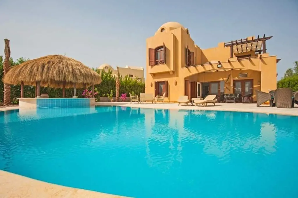 Image of Y 140 wast golf heated private pool