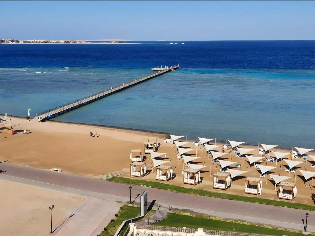 Image 1 of luxury Beachfront Studio- Foreign Nationals Only